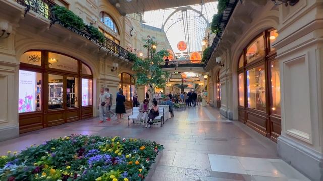 [4K] ?? Moscow Friday Vibes ? GUM Flower Festival,  Red Square,  Nikolskaya Street | July 2022 смотреть онлайн
