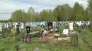 В Свердловской области школьники устроили погром на кладбище