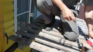 Установка козырька. Как закрепить конструкцию к вент фасаду.