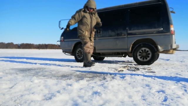 Ловля на комбайны. Первая корюшка сезона на Поронае. Сахалинская рыбалка & Sakhalin fishing смотреть онлайн