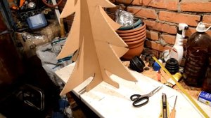 ЕЛКА ИЗ КАРТОНА СВОИМИ РУКАМИ