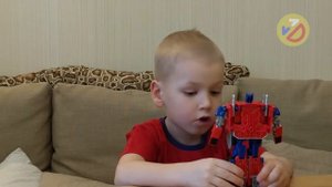 Оптимус Прайм игрушка для детей из фильма Бамблби