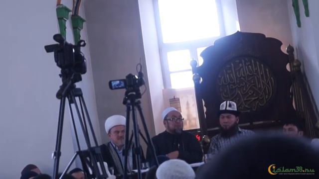 Беседа бывшего муфтия Кыргызстана Чубак ажы Жалилова с прихожанами Иркутской мечети