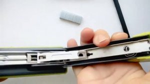 Как заправить скобами степлер на 24