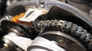 Заклинило натяжитель цепи на моторе 1.8 TSI, цепь сильно ослабла но не перескочила.
