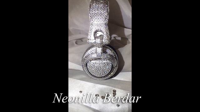 Наушники со стразами. Headphones with crystals from Swarovski. смотреть онлайн