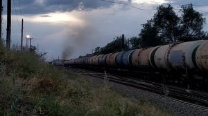 VID_20240615_202812.mp4.  Приветливая лок.бригада и 2ТЭ25Км - 0147 с наливным поездом.