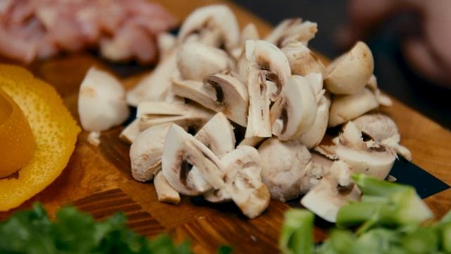 Удиви своих гостей: готовим ароматный и пикантный куриный вьетнамский кокосовый суп!