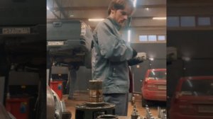 Как автомеханики шутят друг над другом в сервисе ?