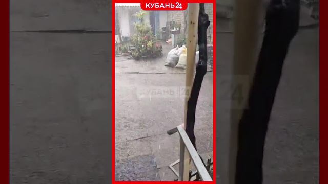 В Темрюке прошел сильнейший дождь и град