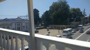 Прибываем на ж/д вокзал ждём поезд до аэропорта адлера