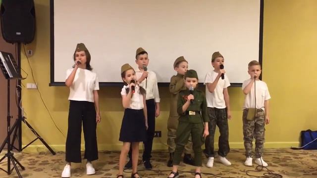 У солдата выходной …. Star lights Арина в составе группы исполняет песню) смотреть онлайн