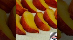 Быстрый пирог с персиками и йогуртом