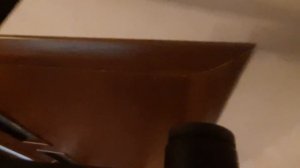 как висеть вверх ногами на турнике