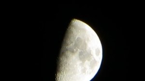 THE MOON  CANON SX 240 HS full zoom