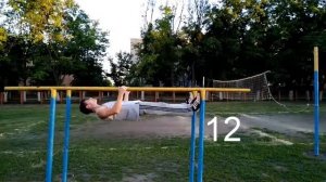 1)Горизонтальные отжимания на брусьях