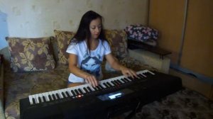 Музыка из фильма "Цыган" на синтезаторе.