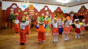 Осенний утренник моего братика. Танец овощей.