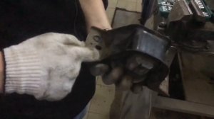 Ниссан ноут. Замена правой опоры двигателя своими руками.