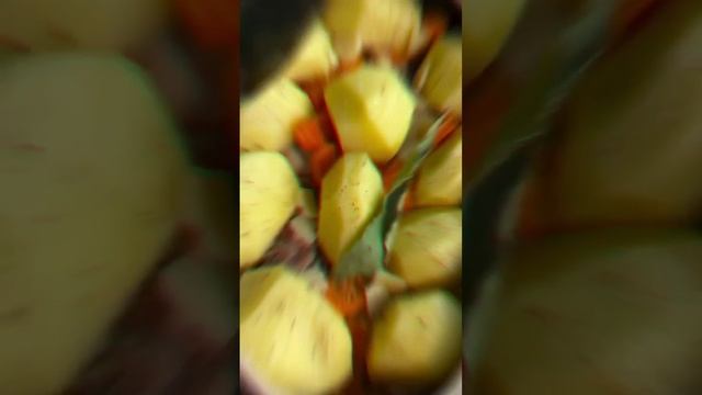 Жаркое из кролика в глиняном горшочке
