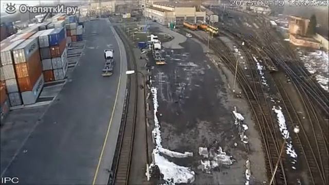 Поезд сходит с рельсов смотреть онлайн