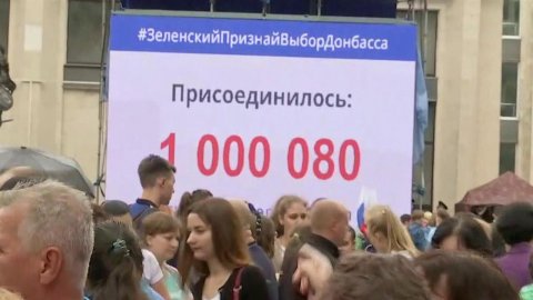 Больше миллиона жителей Донбасса обратились к Владимиру Зеленскому с требованием жить без обстрелов