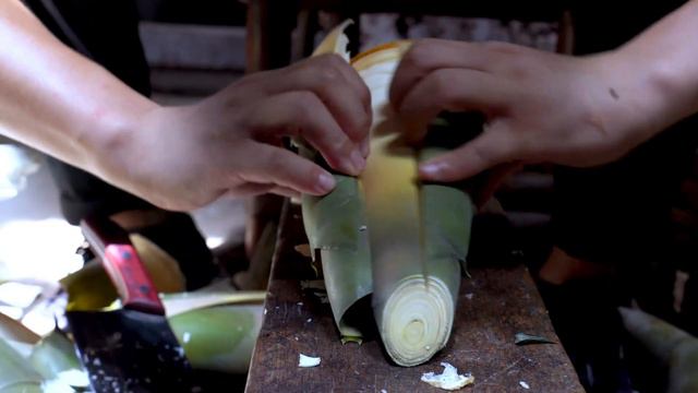 又到竹笋疯长的季节，徐三娃进山割竹笋晒笋干，五叔却另打起主意【我是徐三娃】 смотреть онлайн