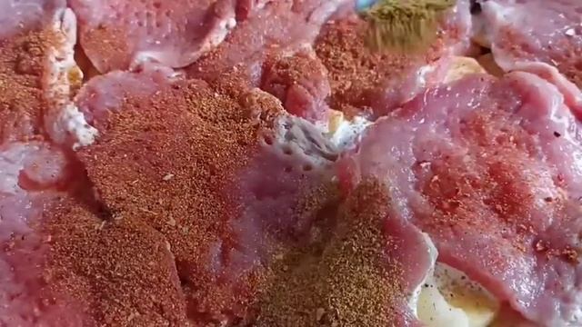 Выпечка картофеля с мясом на силиконовом коврике