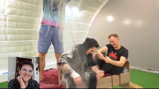 Кто ПОСЛЕДНИЙ УПАДЕТ в Токсичный Бассейн, получит 100.000 рублей! смотреть онлайн