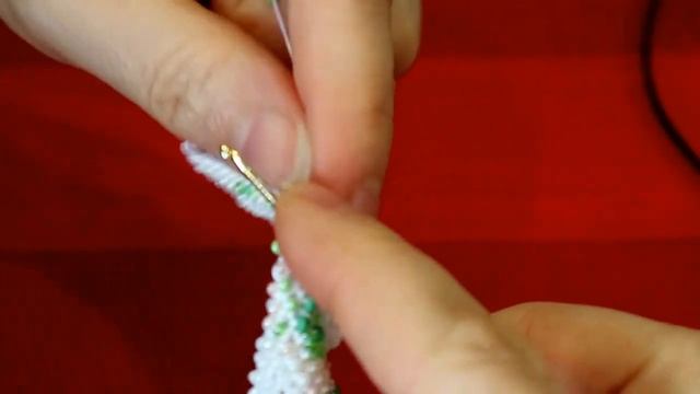 Крючок+бисер= Подарок на 8 Марта. Вяжем косметичку. смотреть онлайн