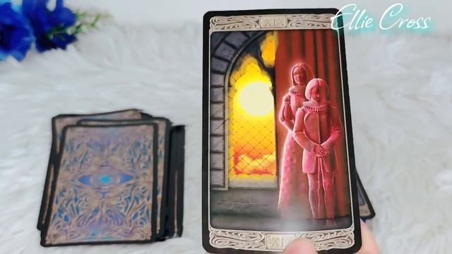 GHOST TAROT ? Reseña en Español ? Ellie Cross смотреть онлайн