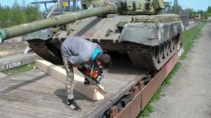 Погрузка танка Т-80 в г. Буй на жд платформу