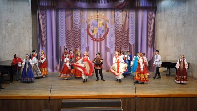 р.н.п."В Нижнем гомон гомонит"