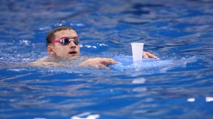 И спорт, и развлечение. В бассейне «Волна» металлурги состязались в веселой эстафете.