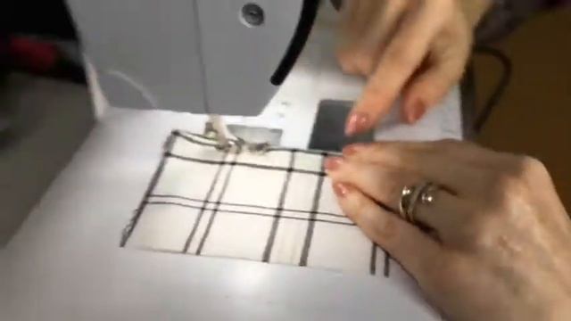 Как вшить молнию? Обзор лапки Bernina #4 для вшивания молнии.