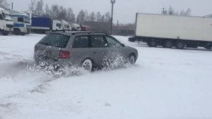 Audi A6 quattro in snow. Quattro drift. Ауди кватро на снегу. На кватро боком