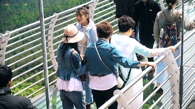 Hunchun - Yangzi - Longjing. GLASS BRIDGE. Хуньчунь - Яньцзи - Лунцзин. Стеклянный мост.