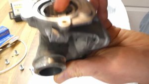 taking apart an EGR valve for cleaning for 1.6HDi/TDCi (Peugeot, Citroen, etc.)