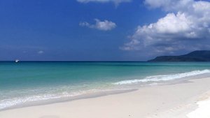 Остров Ко Ронг в Камбодже. 5 километров безлюдного пляжа. Неизвестный водопад в джунглях