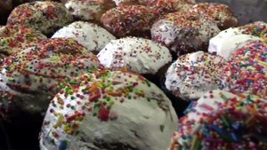 Военные повара в Херсонской области на мобильных хлебозаводах пекут куличи