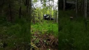 2 Ниссан Атлас на мостах сафари едет по заброшеной УЖД(сделали мини мост пробуем ехать.