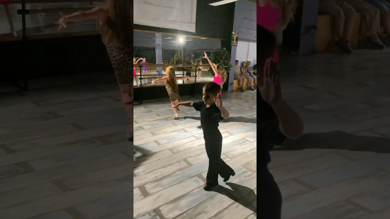 Отсутствие партнёрши, не значит отсутствие тренировок #music #dance #танцы #shorts