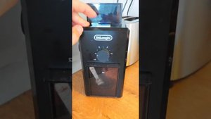 Работа кофемолки жерновной DeLonghi KG 79