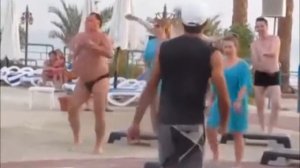 МУЖИК.  ТУРЦИЯ.  ТУРИСТ.  ПЛЯШЕТ.  ХАРДБАСС