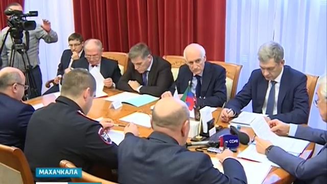 Владимир Васильев поднял вопрос безопасности дорожного движения 24.11.2017г. смотреть онлайн