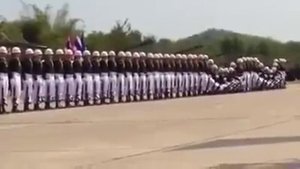 Солдаты танцует это нереально!