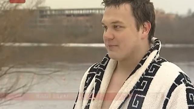 Весну по своему встретили новгородские любители зимнего плавания смотреть онлайн