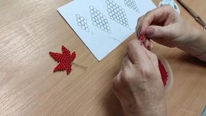 Видеоурок | Кленовый лист из бисера | Подробная инструкция