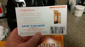 Influenster Unboxing Sally Hansen Airbrushed Legs