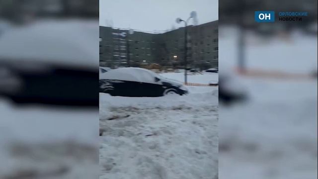 Житель Лужков более часа выкапывал свой автомобиль